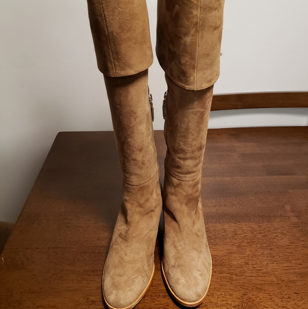 Boots - Picture 2 of 5